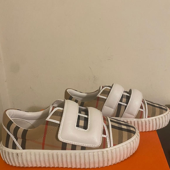 Burberry kid’s shoes